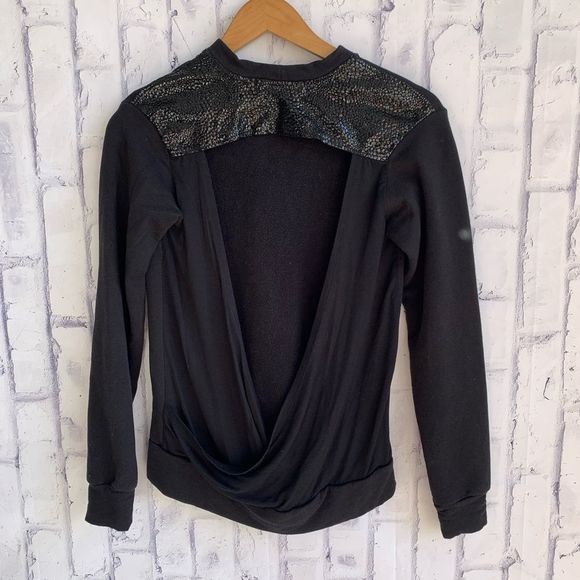 NEW Benjamin Jay Open Back Snakeskin Crewneck Pullover - Picture 4 of 5